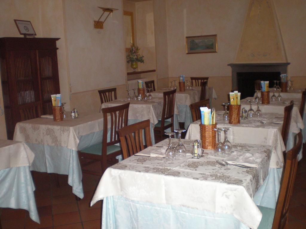 Albergo Ristorante Aquila Sulzano Buitenkant foto